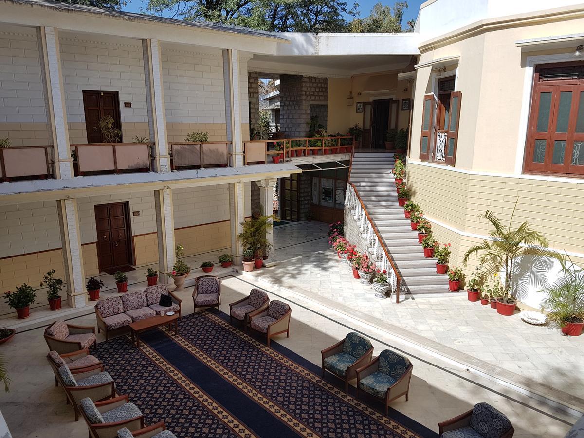 Kesar Bhawan Palace Mount Abu Exterior photo